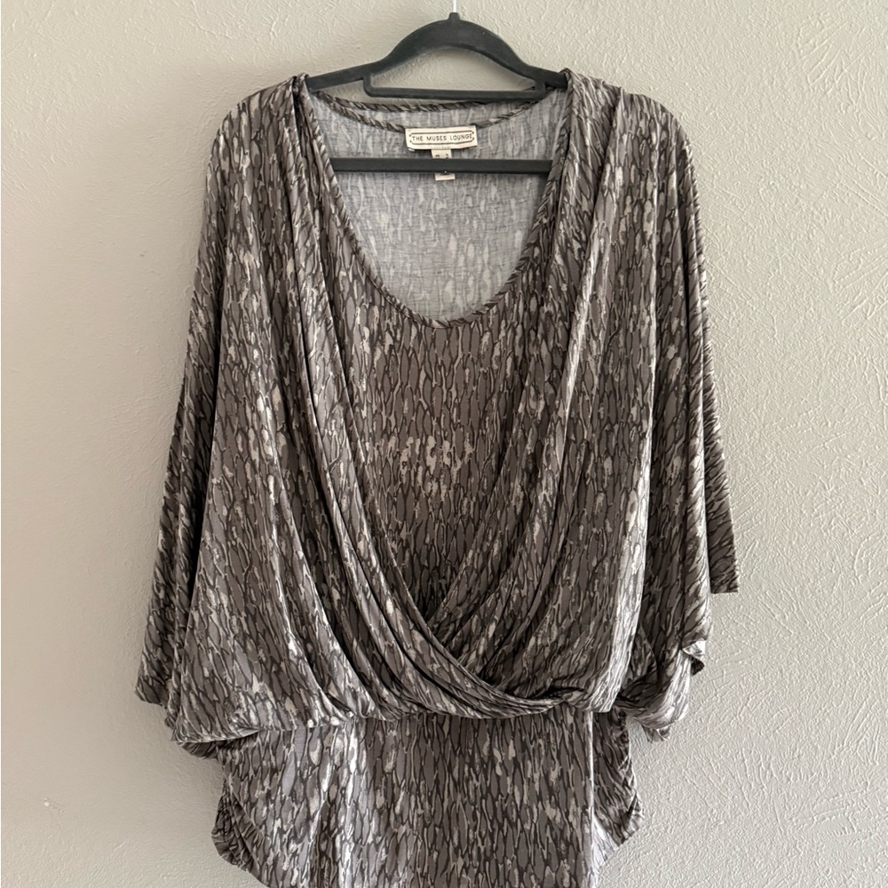 The Muses Closet Knit Dolman Sleeve Pull On Shirt.  PTP 17-19”. Length 26”